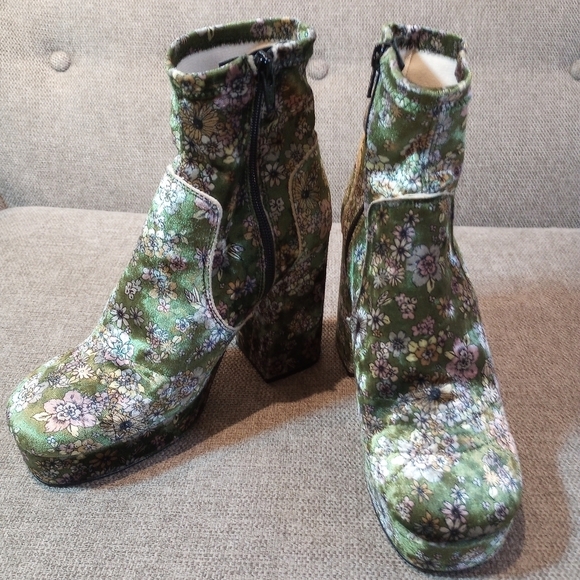 Free People Shoes - Free People Smyth Platform Boot chunky velvet upper color floral green